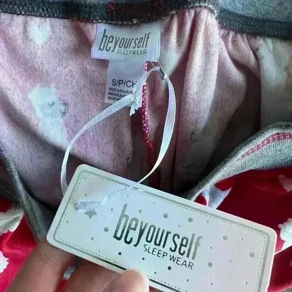 NWT Be Yourself Sleepwear Women’s Lama Red Valentines Day Cute Pajamas Small - Picture 8 of 12